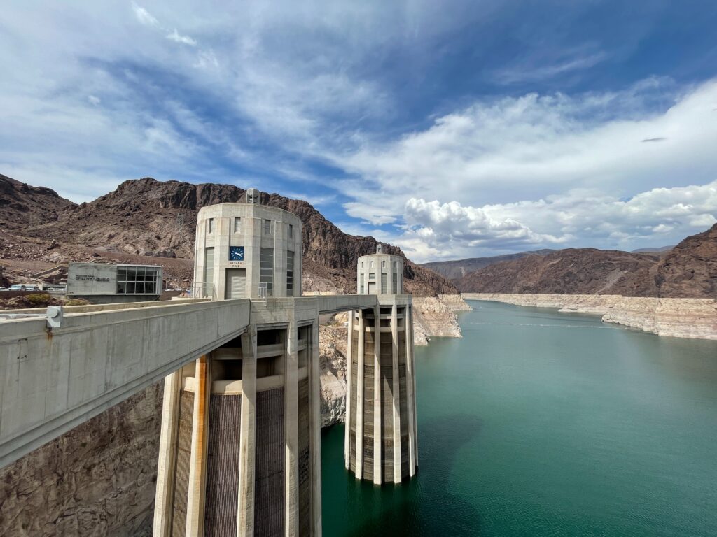 Wasserkraftwerk Italien am Fluss Po